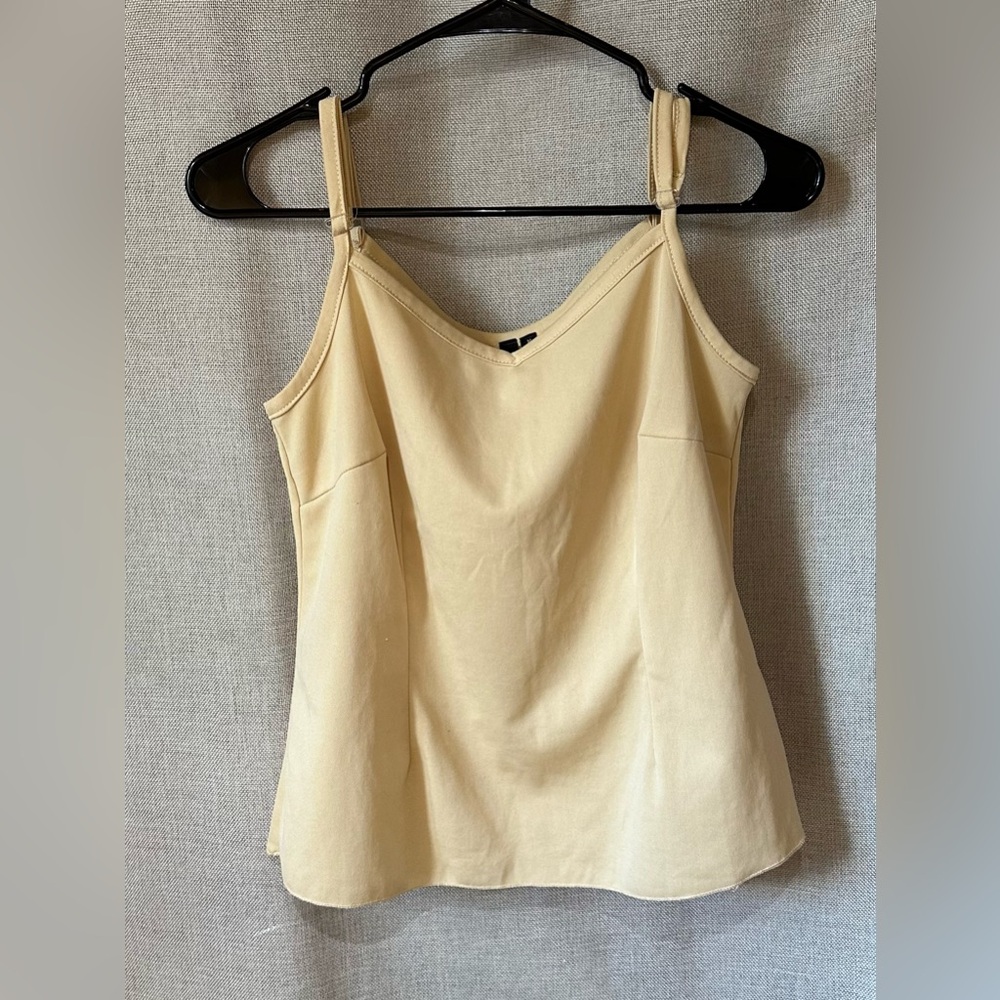 Essentials by Milano•neutral fitted tank top•adjustable straps•medium•buttermilk
